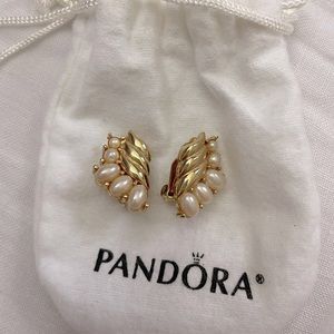 Vintage Richelieu Clip on earrings